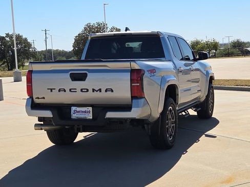 Used 2024 Toyota Tacoma TRD Sport AWD/4WD image 8