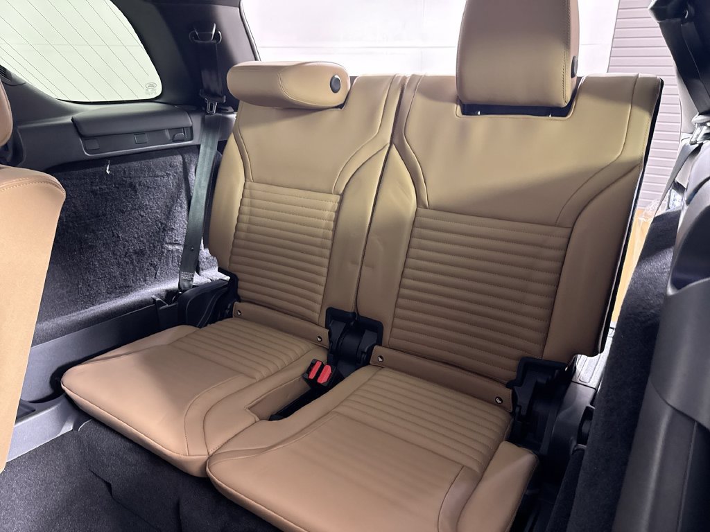 New 2026 Land Rover Discovery Limited Edition AWD/4WD image 21