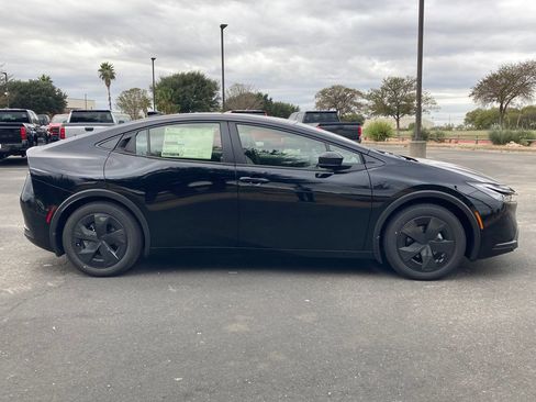 New 2026 Toyota Prius LE FWD image 4