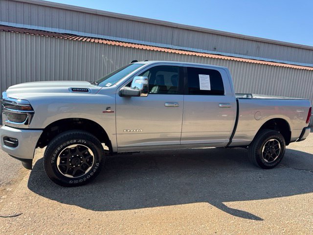 Certified 2026 RAM 2500 Laramie AWD/4WD image 3