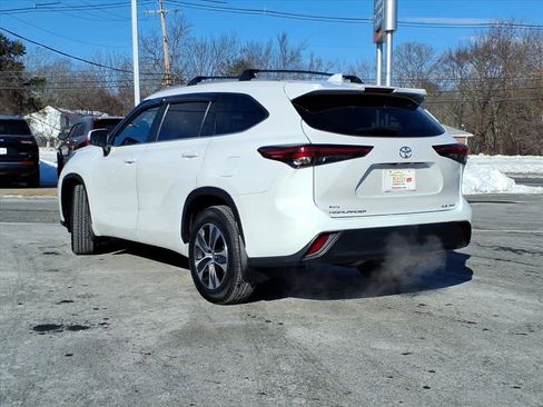Used 2023 Toyota Highlander XLE image 8