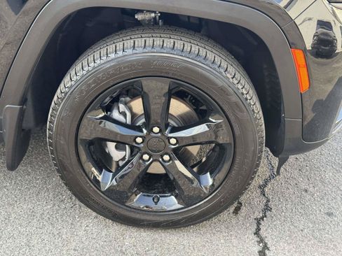 Used 2026 Jeep Grand Cherokee Limited w/ Limited Altitude Package AWD/4WD image 9