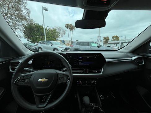 Used 2025 Chevrolet TrailBlazer LT FWD image 34