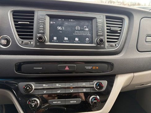 Used 2020 Kia Sedona EX image 18