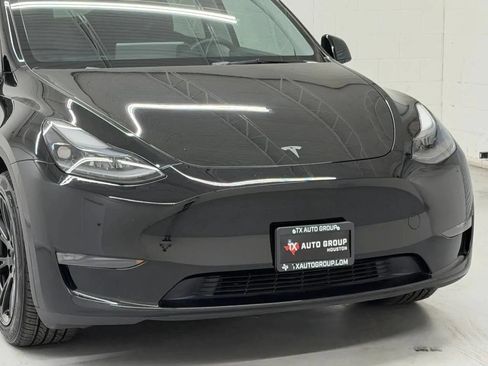 Used 2024 Tesla Model Y Long Range AWD/4WD image 42