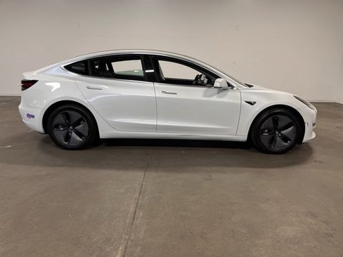 Used 2019 Tesla Model 3 Standard Range Plus image 2