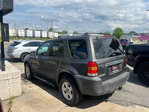 Used 2005 Ford Escape XLT AWD/4WD image 4