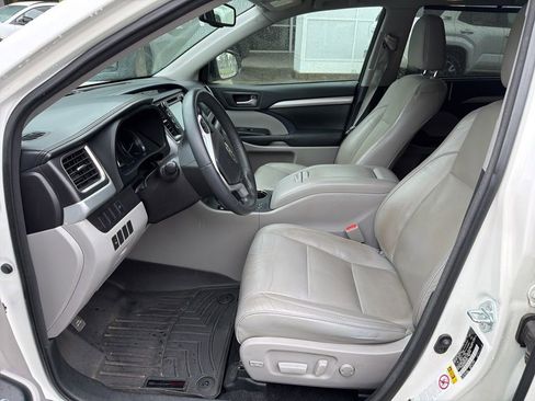 Used 2016 Toyota Highlander XLE FWD image 11