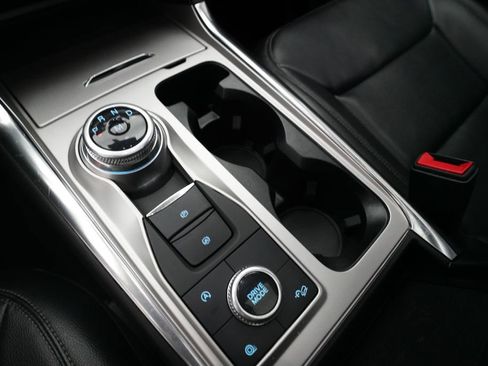 Used 2020 Ford Explorer XLT w/ Equipment Group 202A AWD/4WD image 17