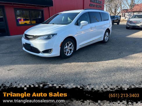 Used 2017 Chrysler Pacifica Touring-L w/ Tire & Wheel Group image 1