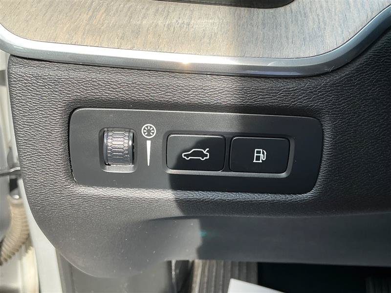 Used 2018 Volvo XC60 T8 Inscription w/ Advanced Package AWD/4WD image 48