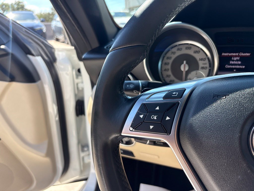 Used 2015 Mercedes-Benz SLK 250 image 27