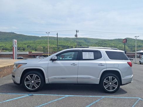 Used 2017 GMC Acadia Denali w/ Technology Package FWD image 7