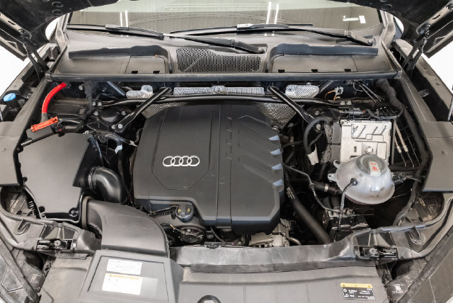 Used 2023 Audi Q5 2.0T Premium w/ Convenience Package AWD/4WD image 3