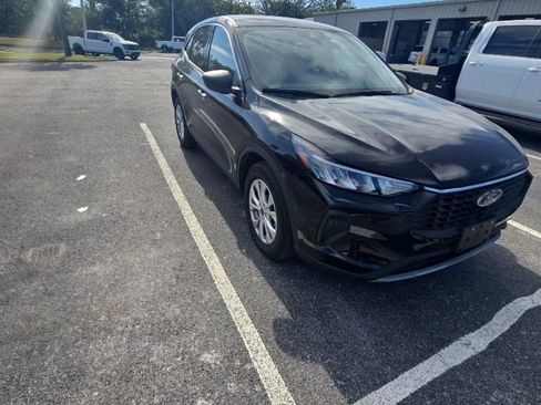 Used 2023 Ford Escape Active w/ Cold Weather Package image 2