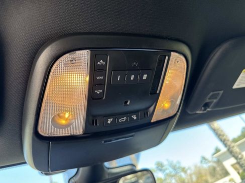 Used 2022 Dodge Durango GT image 33