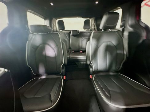 New 2026 Chrysler Pacifica Limited w/ Uconnect Theater Family Group image 10
