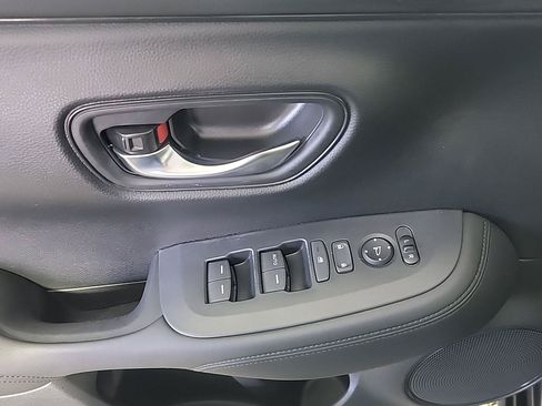 Certified 2024 Honda HR-V LX image 34