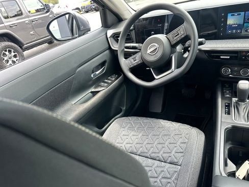 Used 2025 Nissan Kicks SV w/ Charging Package image 20