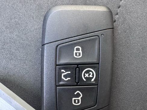 Used 2022 Volkswagen Taos SE AWD/4WD image 46