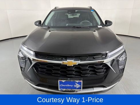 Used 2024 Chevrolet Trax LT FWD image 4