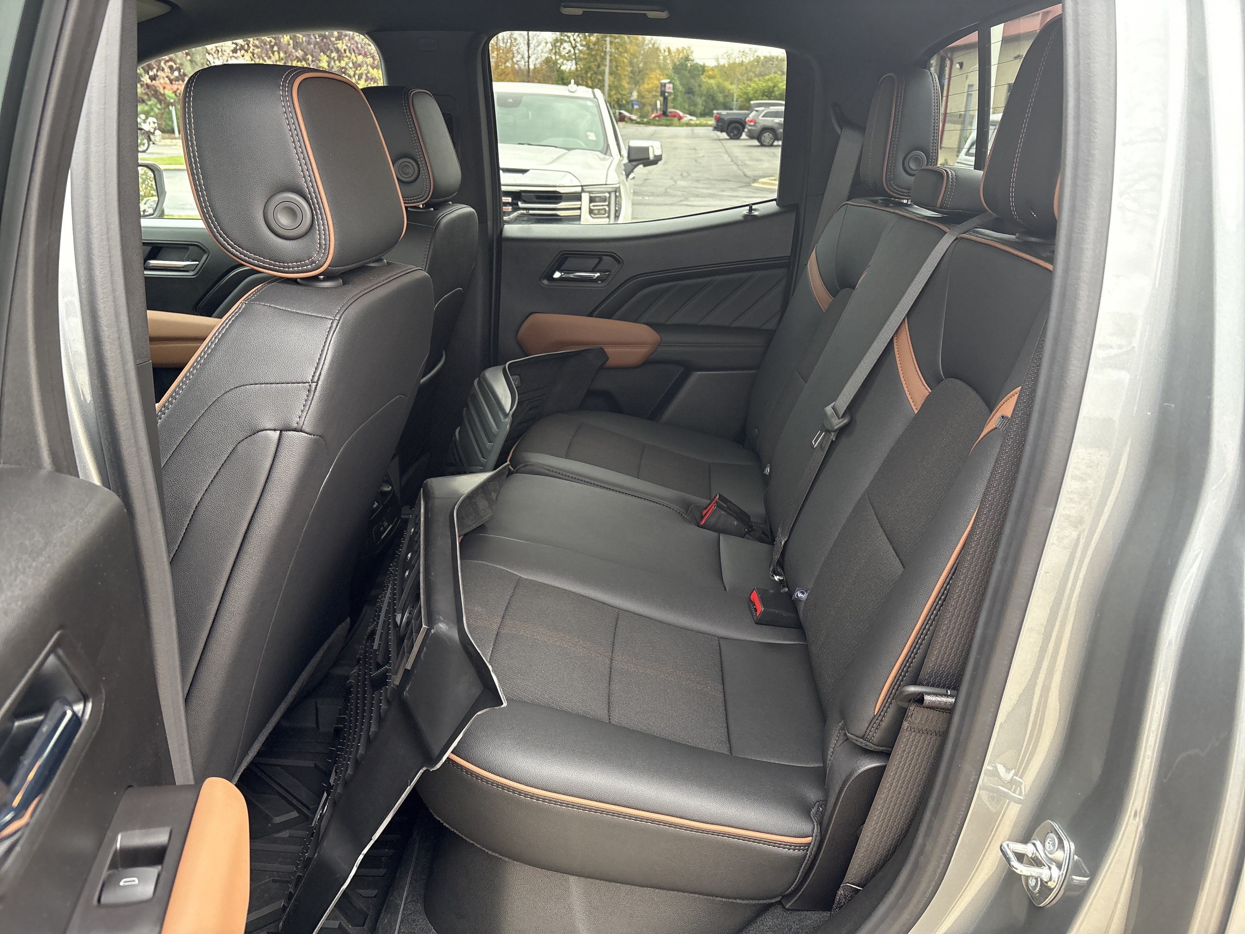 Used 2025 GMC Canyon AT4 AWD/4WD image 13