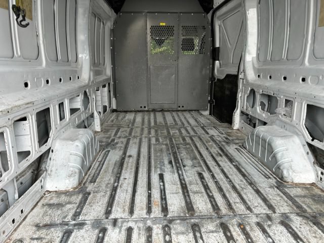 Used 2022 Ford E-Transit 148 High Roof Extended RWD image 33