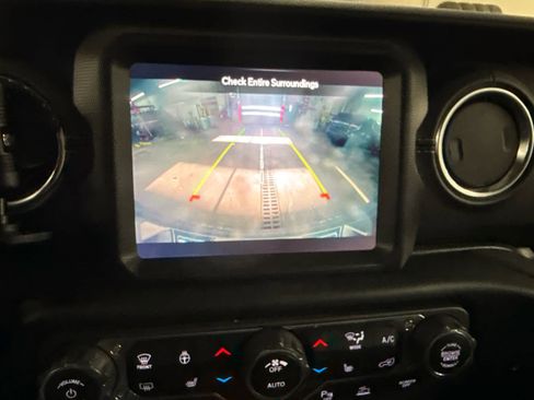 Used 2021 Jeep Wrangler Unlimited Sahara w/ Cold Weather Group image 17