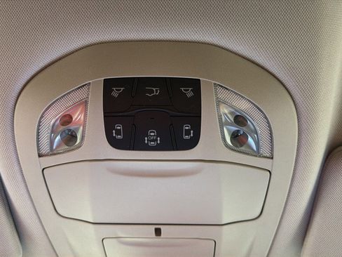 Used 2024 Chrysler Pacifica Touring-L FWD image 25