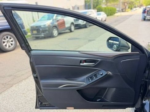 Used 2019 Toyota Avalon XLE w/ Moonroof Package FWD image 16