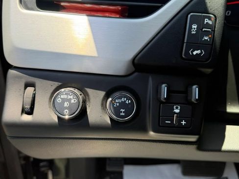 Used 2020 GMC Yukon SLT w/ Premium Edition AWD/4WD image 19