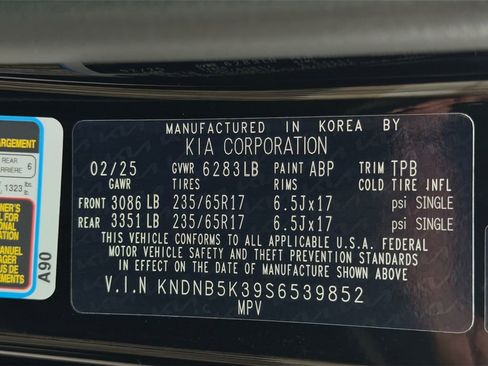 Used 2025 Kia Carnival image 25