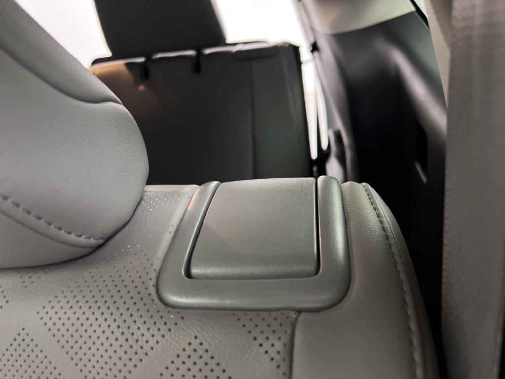 Used 2020 Toyota Highlander Platinum FWD image 20