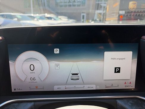 Used 2025 Genesis G90 3.5T image 12