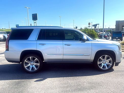Used 2019 Cadillac Escalade Premium Luxury AWD/4WD image 6