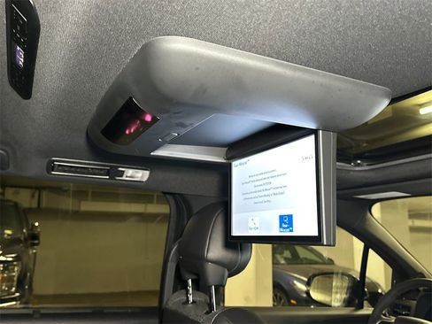 Used 2025 Toyota Sienna Platinum image 18