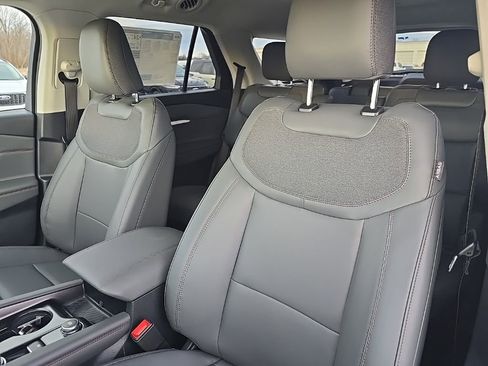 New 2026 Ford Explorer Active w/ Active Comfort Package RWD image 18