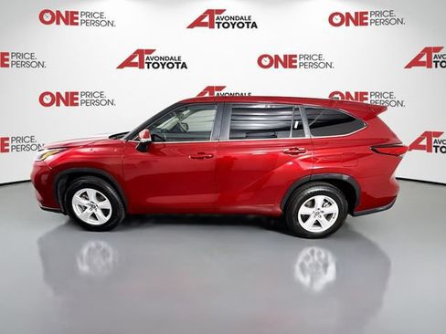 Used 2023 Toyota Highlander LE FWD image 5