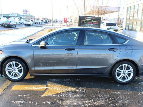 Used 2018 Ford Fusion SE w/ Fusion SE Technology Package image 5