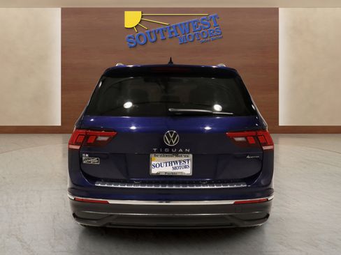 Used 2022 Volkswagen Tiguan SE image 3