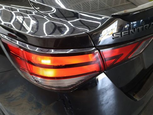 Used 2023 Nissan Sentra SR w/ Midnight Edition Package FWD image 30