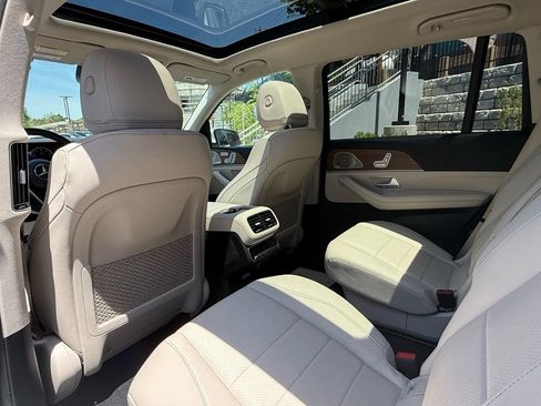 Used 2024 Mercedes-Benz GLS 450 4MATIC image 21