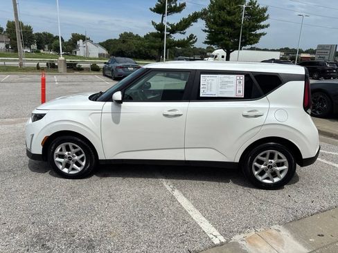 Used 2025 Kia Soul LX w/ LX Technology Package FWD image 5