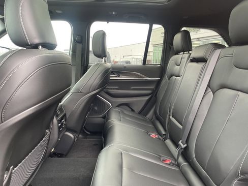 New 2025 Jeep Grand Cherokee Limited w/ Luxury Tech Group II image 11