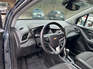 Used 2022 Chevrolet Trax LT w/ LT Convenience Package FWD video 2