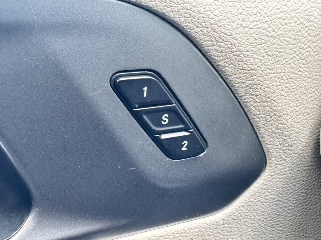 Used 2023 Chrysler Pacifica Touring-L FWD image 29