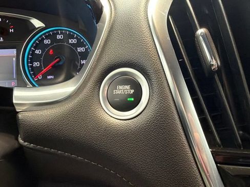 Used 2023 Chevrolet Traverse LT FWD image 26