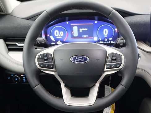 New 2025 Ford Explorer Active w/ Active Comfort Package image 13