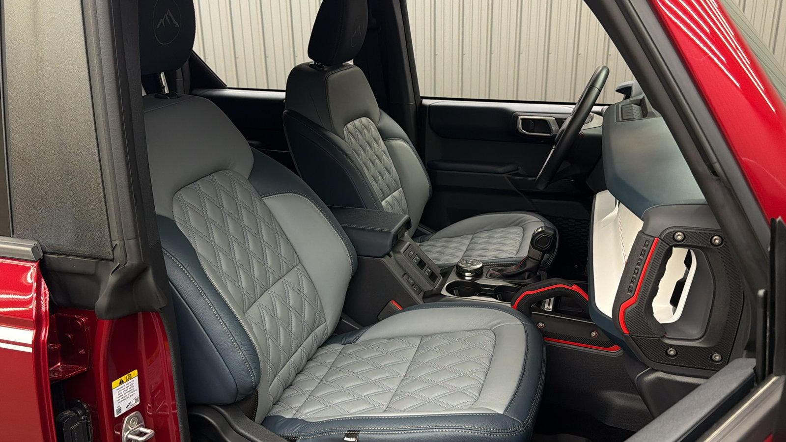 Used 2025 Ford Bronco Heritage Edition AWD/4WD image 36
