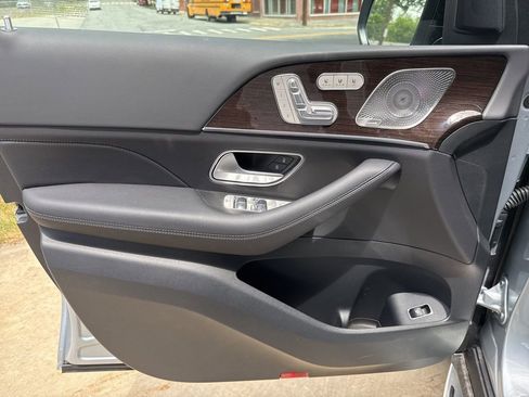 Used 2025 Mercedes-Benz GLS 450 4MATIC image 16